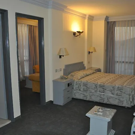 Grand Ozcelik 3* Kusadası