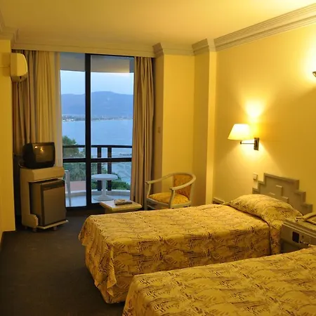Grand Ozcelik 3* Kusadasi